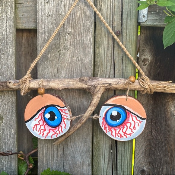 Handmade Eyeball Driftwood Yard Art – Quirky Garden Hanging - Picture 8 of 11